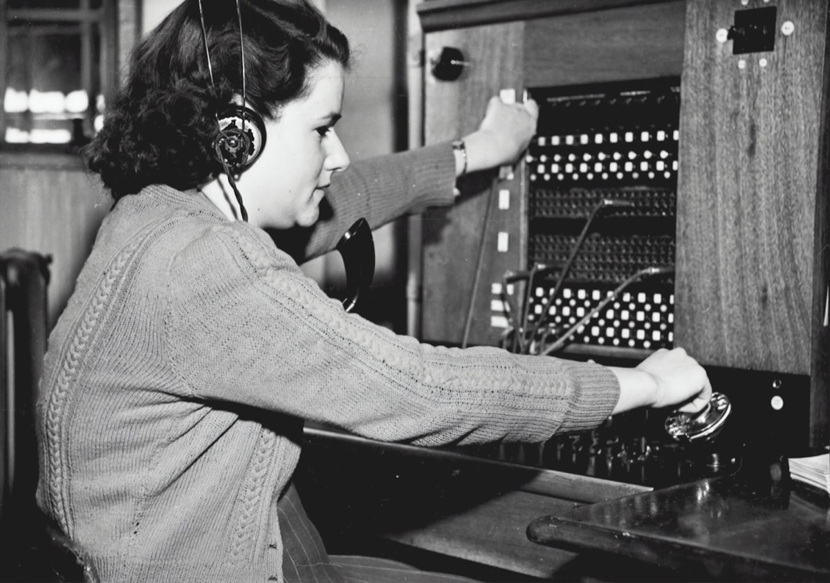 A 1940s telephone switchboard operator
